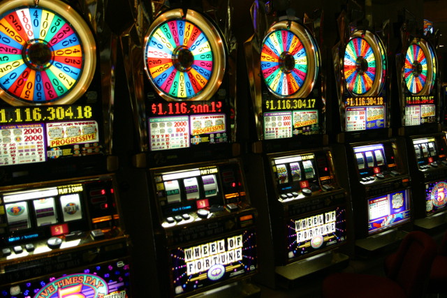 You are currently viewing The basics of slot machines